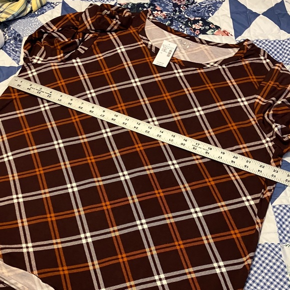 Maurices Long Sleeve Crew Neck Top - Picture 4 of 5